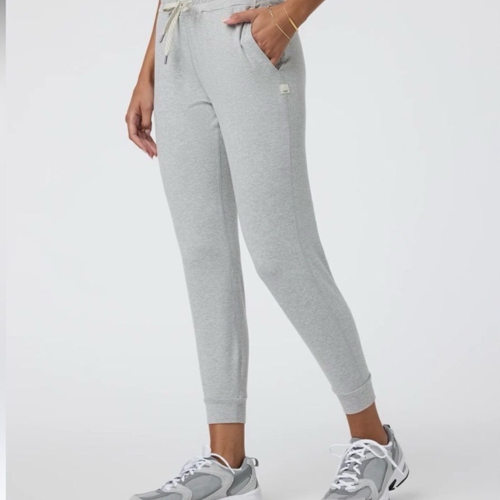 VUORI Peformance Jogger. Long TALL Heather Grey. Size Med. NWT Dreamknit Joggers